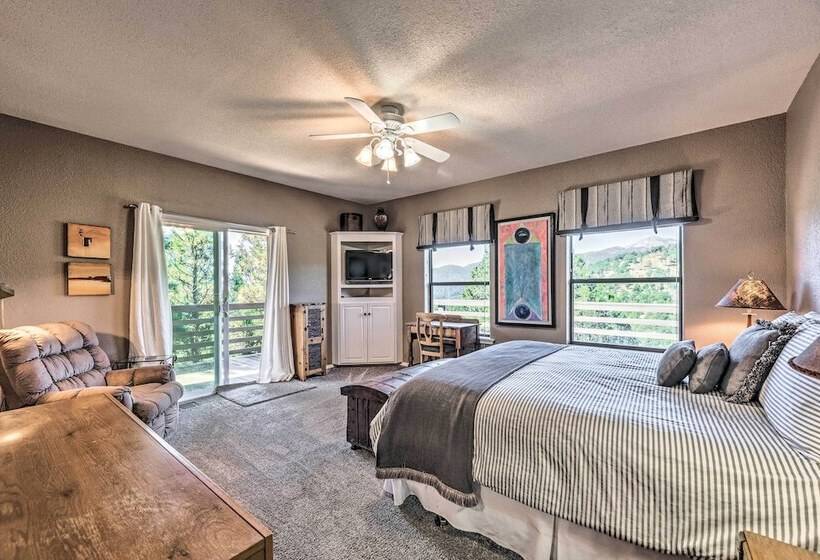 Scenic Ruidoso Abode W/ Mtn Views, Hot Tub & Deck!
