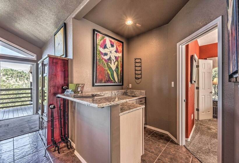 Scenic Ruidoso Abode W/ Mtn Views, Hot Tub & Deck!