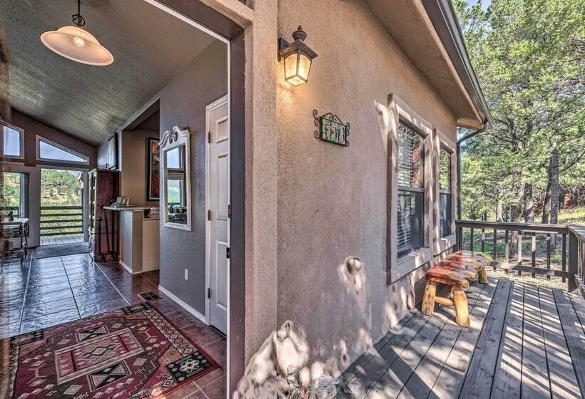 Scenic Ruidoso Abode W/ Mtn Views, Hot Tub & Deck!