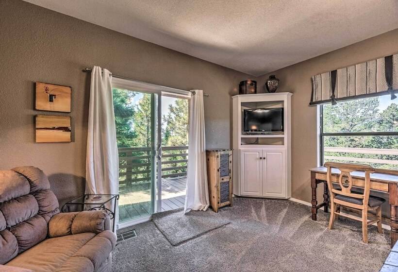 Scenic Ruidoso Abode W/ Mtn Views, Hot Tub & Deck!
