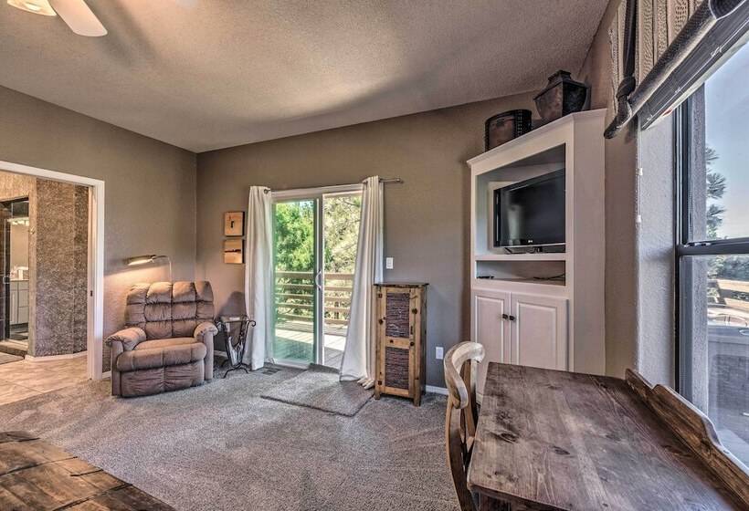 Scenic Ruidoso Abode W/ Mtn Views, Hot Tub & Deck!