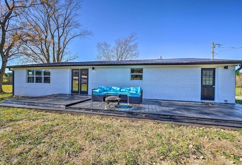 Scenic Home On 20 Acre Farm: Families Welcome