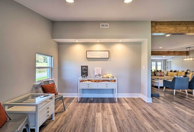 Scenic Home On 20 Acre Farm: Families Welcome