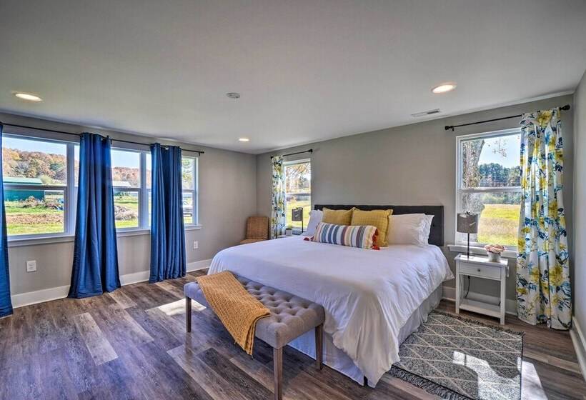 Scenic Home On 20 Acre Farm: Families Welcome