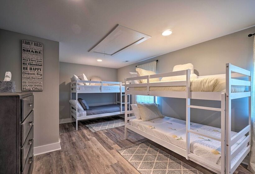 Scenic Home On 20 Acre Farm: Families Welcome