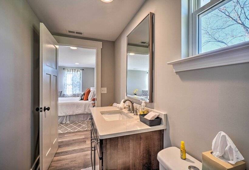 Scenic Home On 20 Acre Farm: Families Welcome