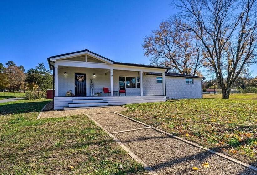 Scenic Home On 20 Acre Farm: Families Welcome