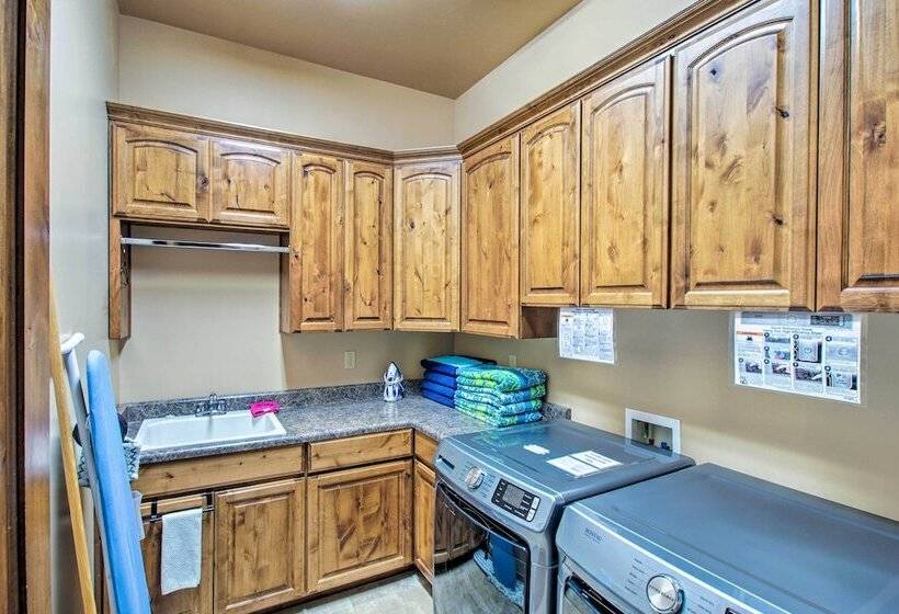 Scottsdale Home: Pickleball, Heated Pool & Hot Tub