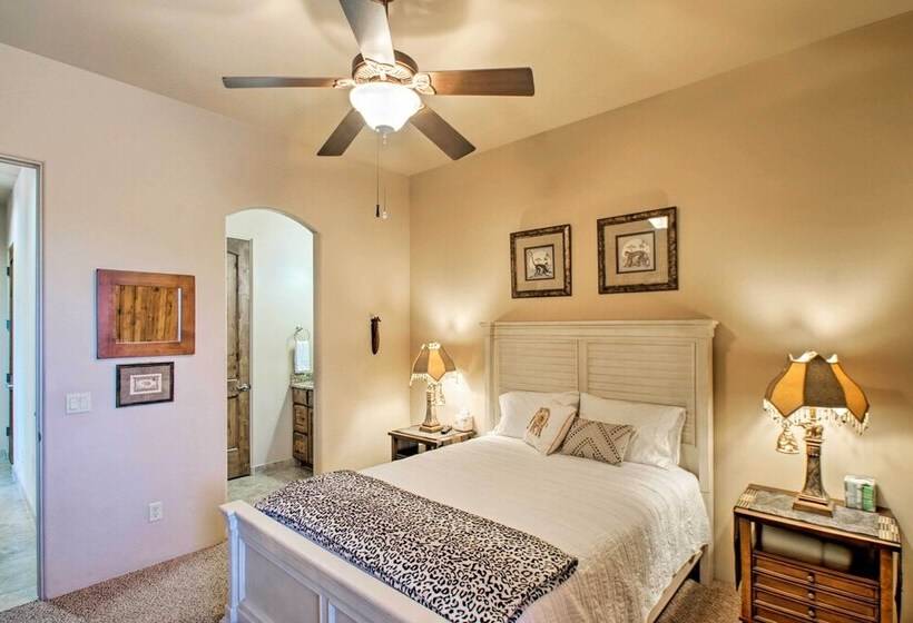 Scottsdale Home: Pickleball, Heated Pool & Hot Tub