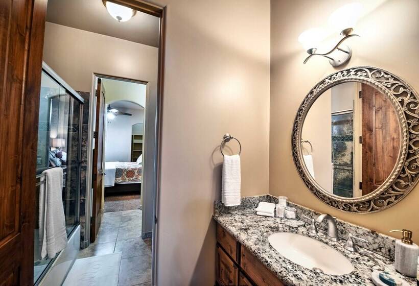 Scottsdale Home: Pickleball, Heated Pool & Hot Tub