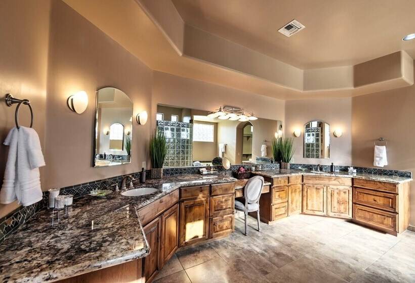 Scottsdale Home: Pickleball, Heated Pool & Hot Tub