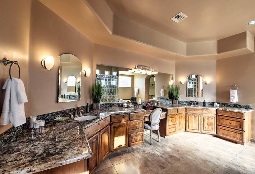 Scottsdale Home: Pickleball, Heated Pool & Hot Tub