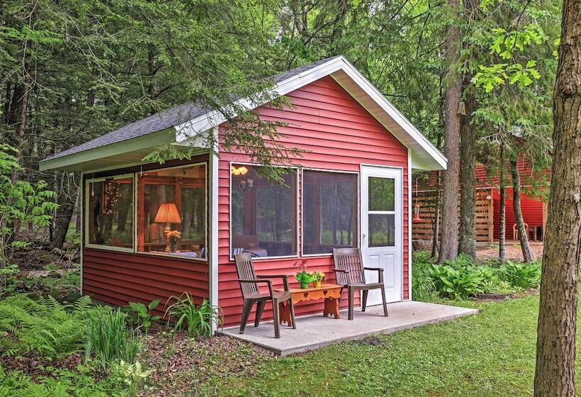 Secluded Birnamwood Cottage W/ Deck & River Views!