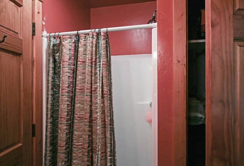 Secluded Birnamwood Cottage W/ Deck & River Views!