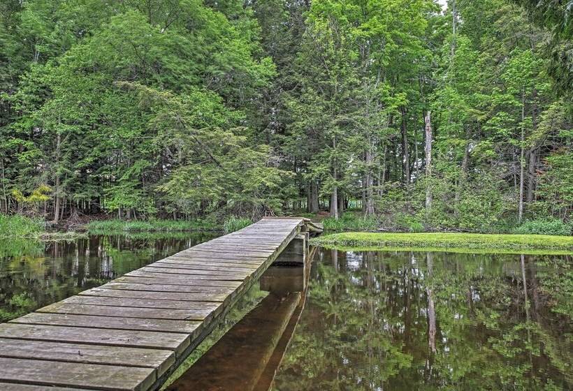 Secluded Birnamwood Cottage W/ Deck & River Views!