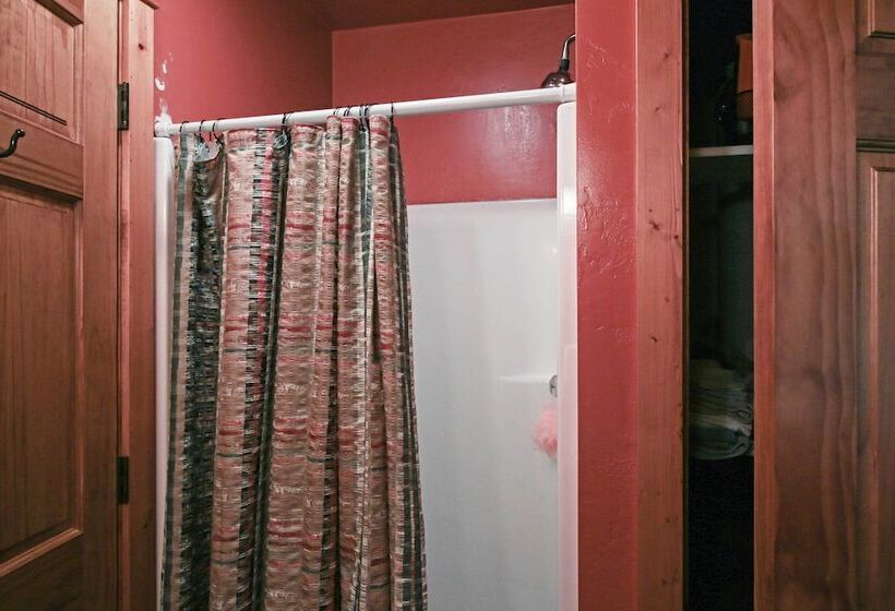 Secluded Birnamwood Cottage W/ Deck & River Views!