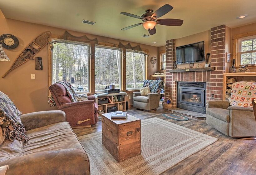 Secluded Birnamwood Cottage W/ Deck & River Views!