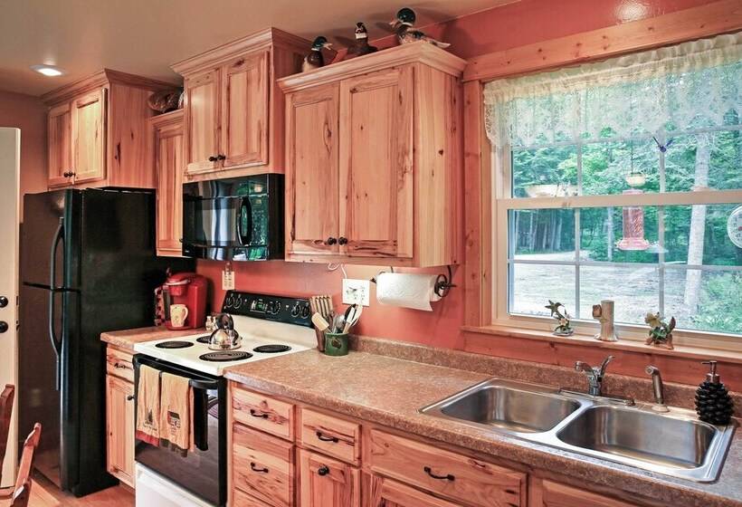 Secluded Birnamwood Cottage W/ Deck & River Views!