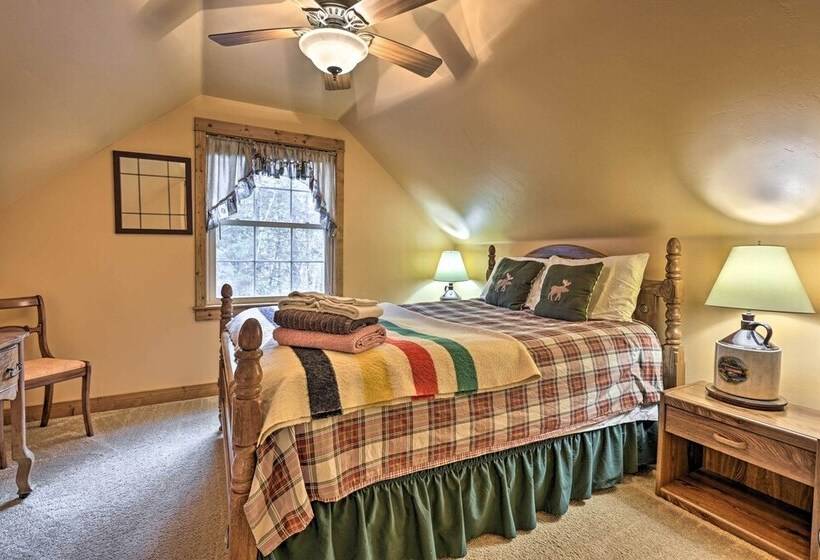 Secluded Birnamwood Cottage W/ Deck & River Views!