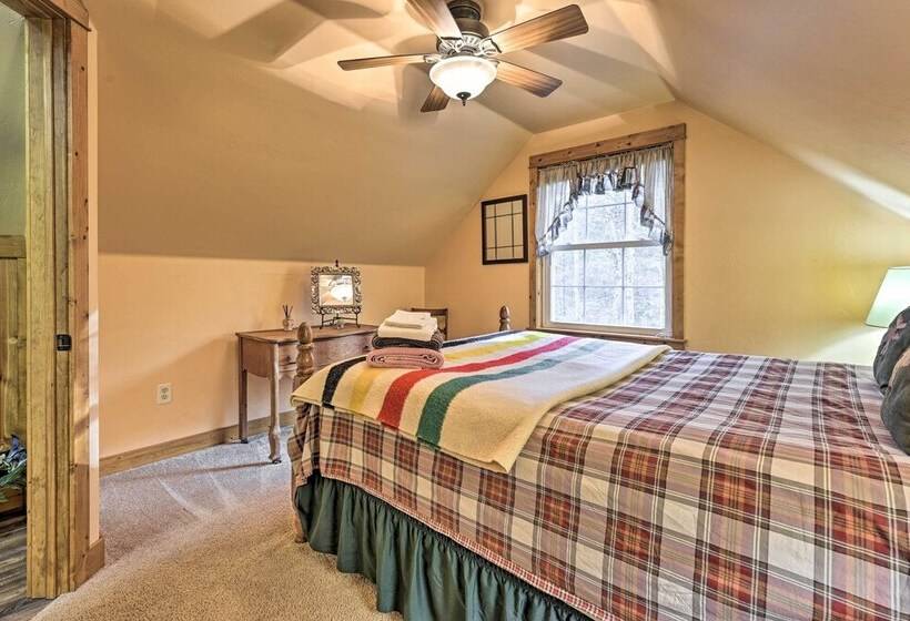 Secluded Birnamwood Cottage W/ Deck & River Views!