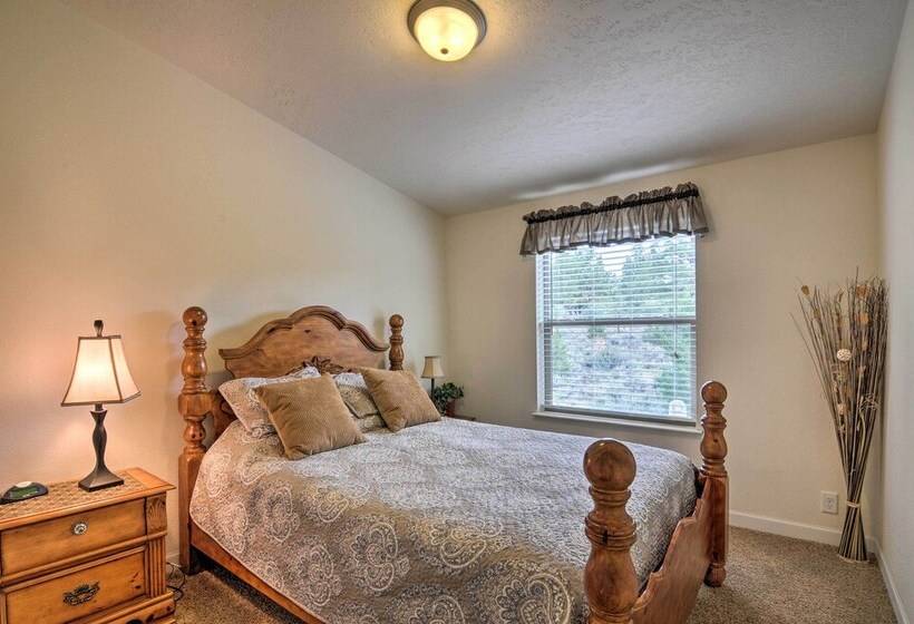 Secluded Boulder House   Next To National Forests!