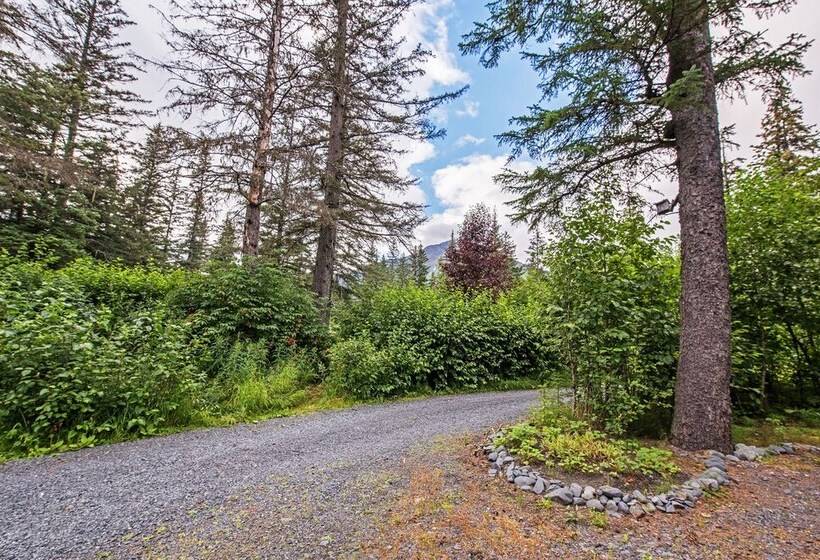 Secluded Seward Home: Patio, 2 Mi To Kenai Fjords!