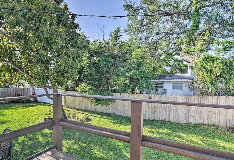 Seminole Home: 1 Mi To Indian Shores Beach!