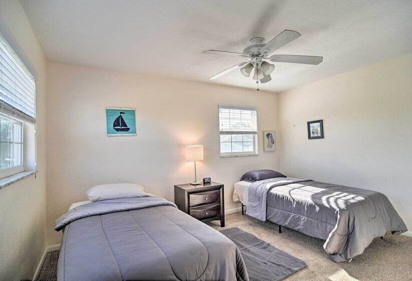 Seminole Home: 1 Mi To Indian Shores Beach!