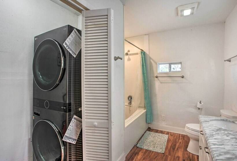 Deck, Grill & Yard: Pet Friendly Van Alstyne Gem!