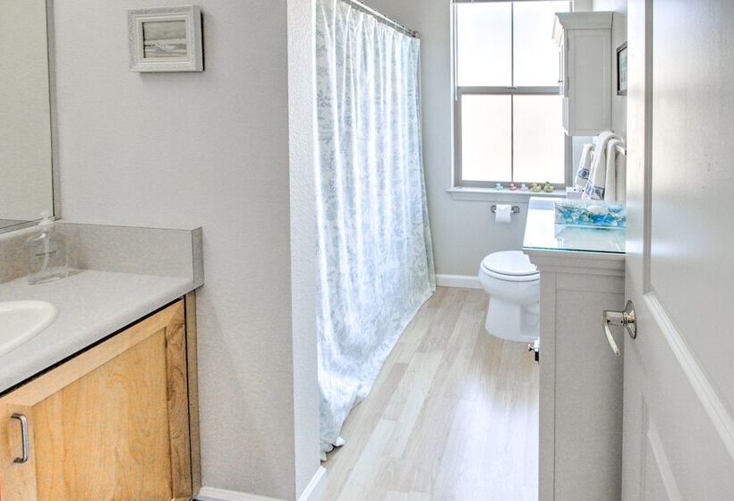 Serene Bungalow Style Home In Point Reyes Station!