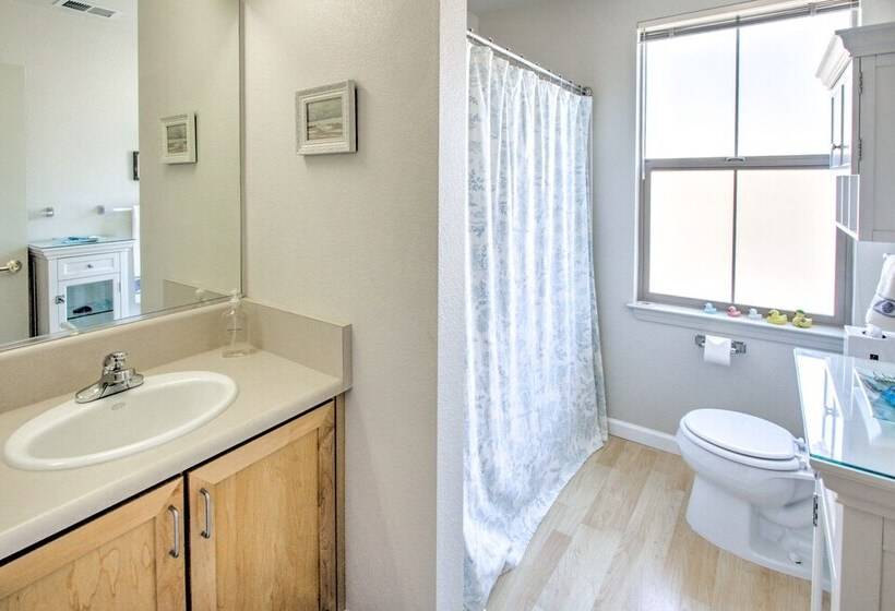 Serene Bungalow Style Home In Point Reyes Station!