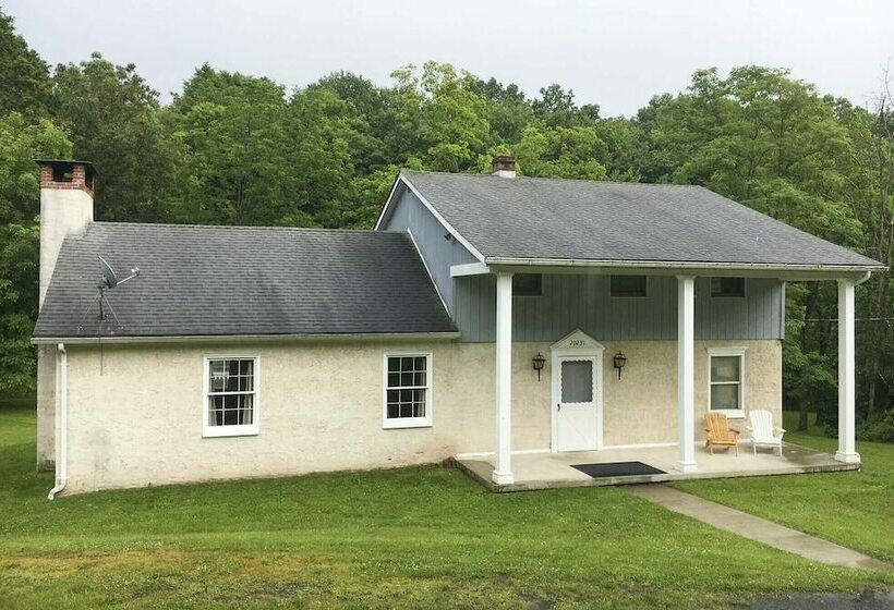Serene Saxton Lodge: 7 Mi To Lake Raystown!
