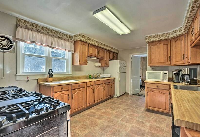 Serene Saxton Lodge: 7 Mi To Lake Raystown!