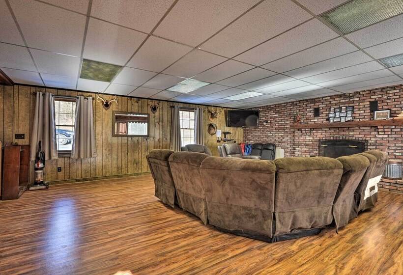 Serene Saxton Lodge: 7 Mi To Lake Raystown!