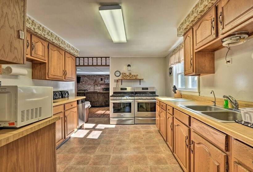 Serene Saxton Lodge: 7 Mi To Lake Raystown!