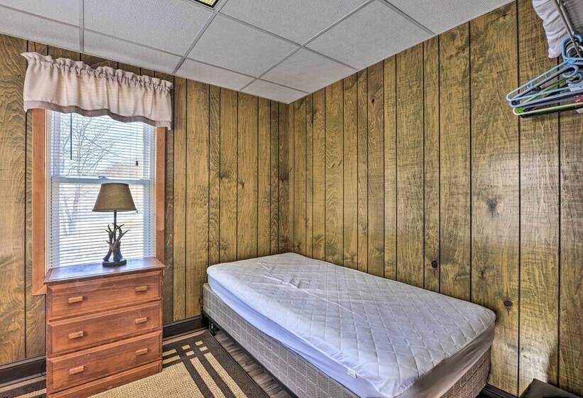 Serene Saxton Lodge: 7 Mi To Lake Raystown!