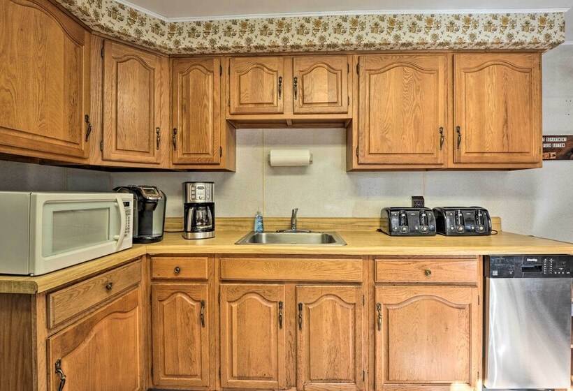 Serene Saxton Lodge: 7 Mi To Lake Raystown!