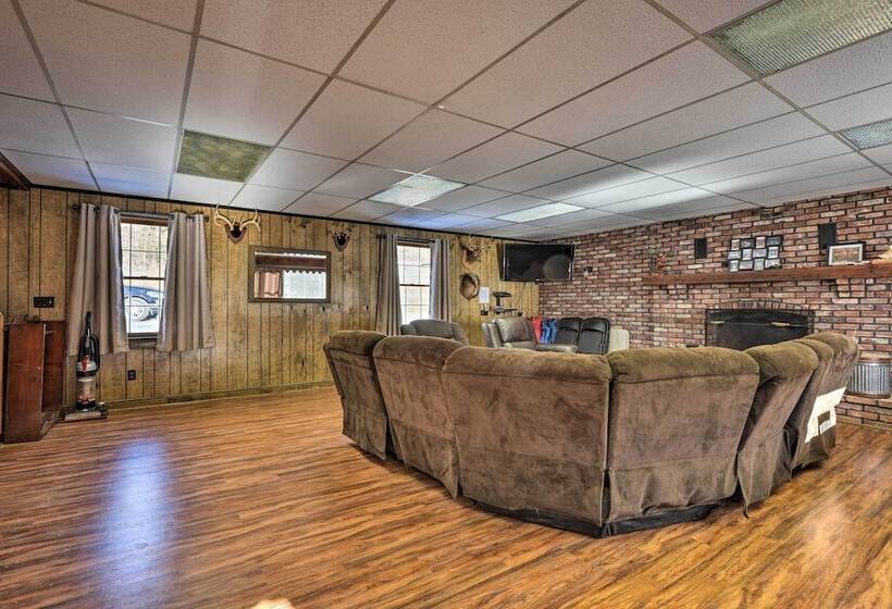 Serene Saxton Lodge: 7 Mi To Lake Raystown!