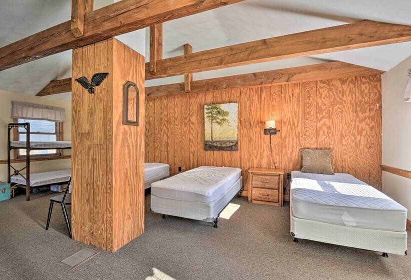 Serene Saxton Lodge: 7 Mi To Lake Raystown!