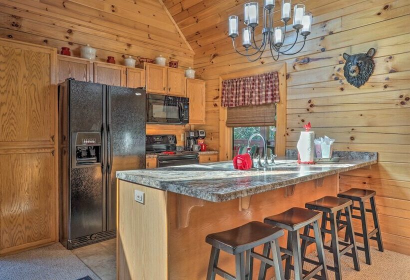 Sevierville Cabin W/ Furnished Deck & Balcony