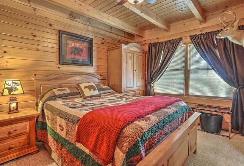 Sevierville Cabin W/ Furnished Deck & Balcony