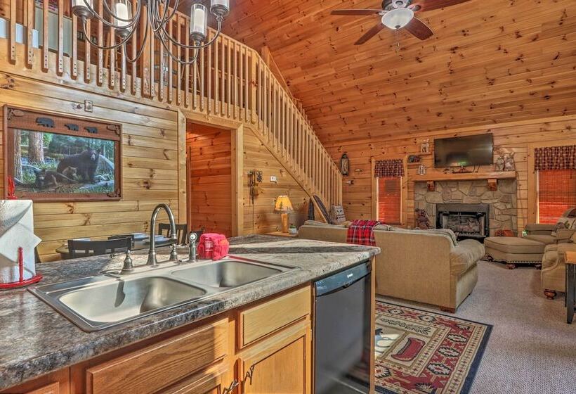 Sevierville Cabin W/ Furnished Deck & Balcony