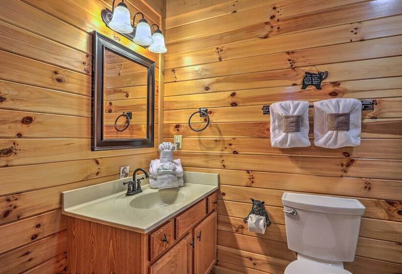 Sevierville Cabin W/ Furnished Deck & Balcony