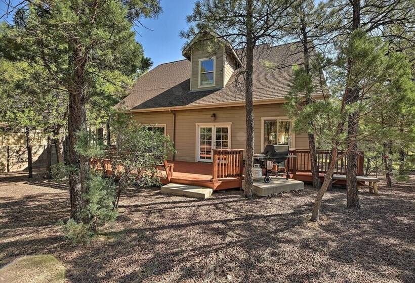 Show Low Escape < 2 Mi To Hikes, Shops & More!