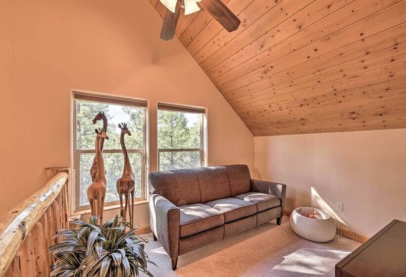 Show Low Escape < 2 Mi To Hikes, Shops & More!