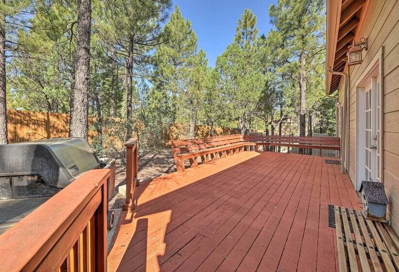 Show Low Escape < 2 Mi To Hikes, Shops & More!