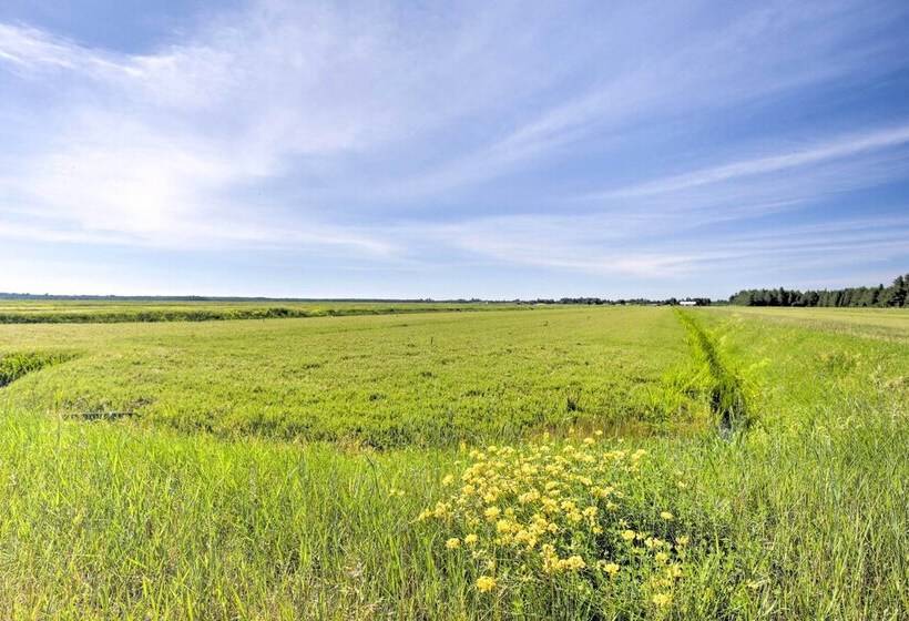 Simple Cranberry & Wine Farm Home W/ Fire Pit!
