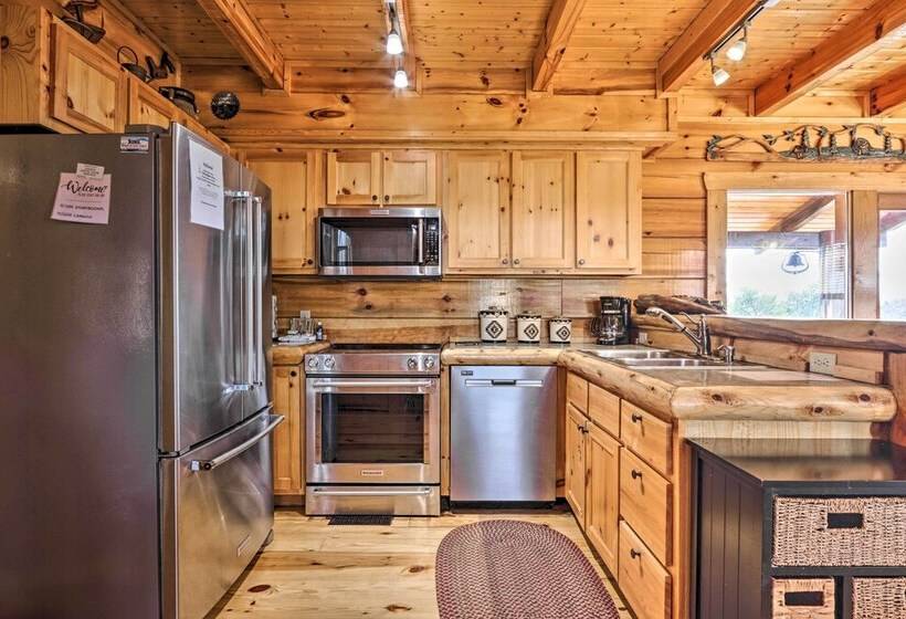 Smoky Mtn Family Cabin W/ Mtn Views, Deck & Grill!