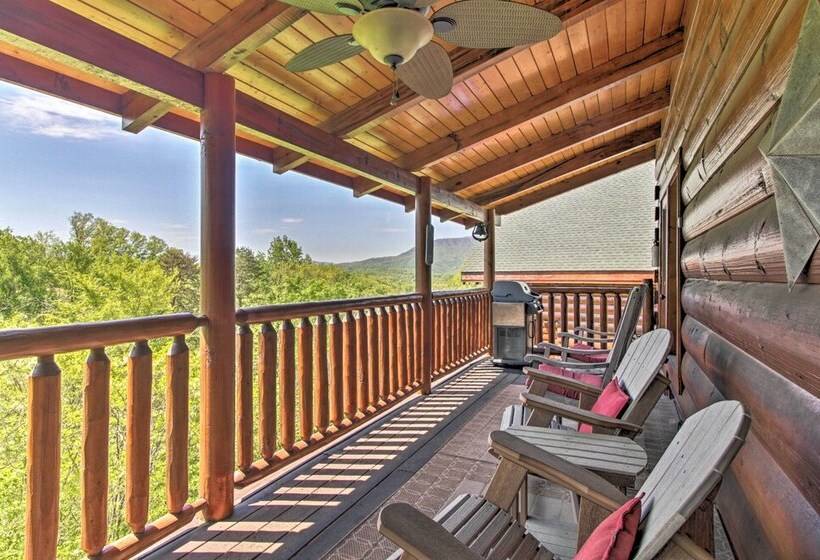 Smoky Mtn Family Cabin W/ Mtn Views, Deck & Grill!