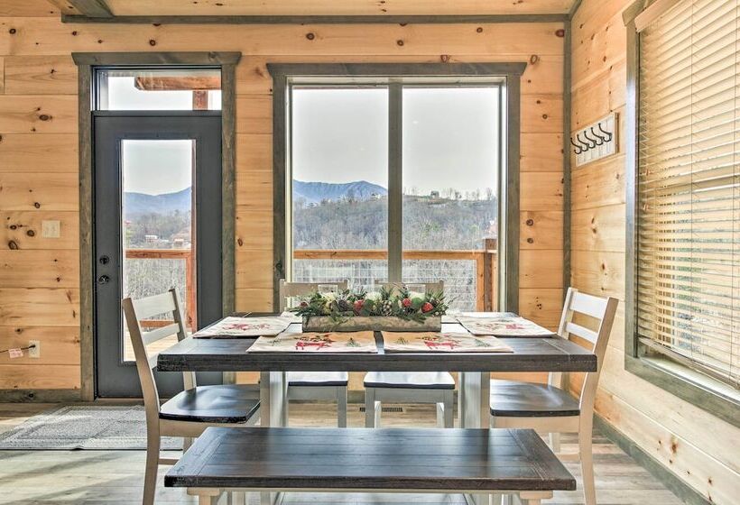 Smoky Mountain Hideaway W/ Hot Tub, Deck & Views!